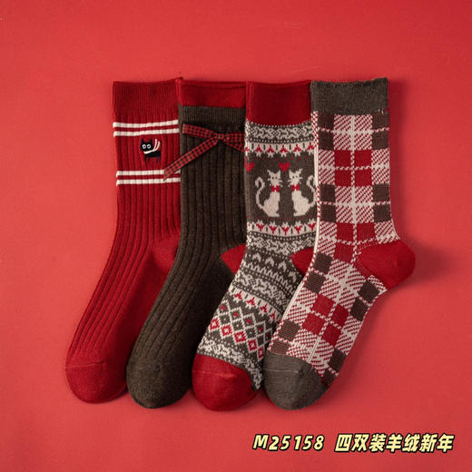 4双装礼盒礼袋！暖芙芙的羊绒女袜圣诞新年袜 双针双路工艺 可爱卡通刺绣 超正的中国红色系 精美硬礼盒+手提袋 商品图2