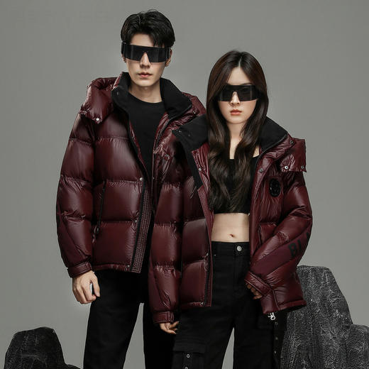 【双旦特惠】雪中飞2025冬新款男女情侣款黑金面包泡芙羽绒服 商品图0