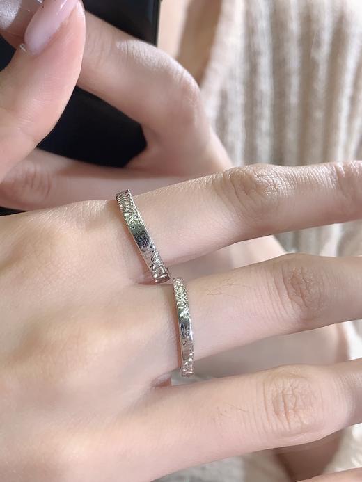 卡蒂罗KADER 甜蜜锁定情侣对戒 新中式甜蚀冰川纹理感钟爱久久素圈可调节一对 好运甜美浪漫时尚百搭 商品图9