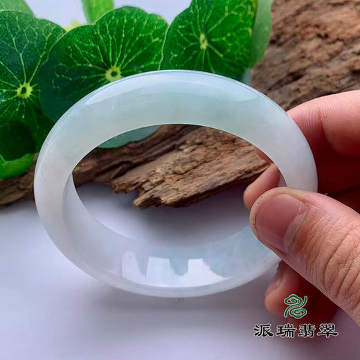 派瑞翡翠 翡翠手镯 糯冰 浅绿 商品图2