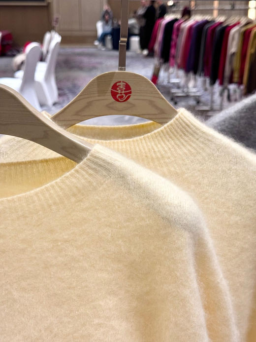 恒源祥【拉毛系列 100%澳洲钻石羊毛】冬季新款女装休闲圆领套头针织套头羊毛衫 商品图6