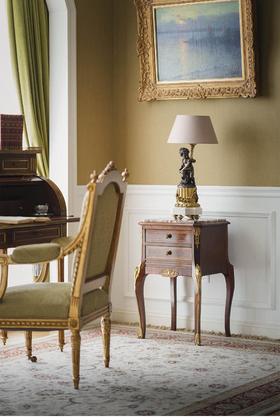 独角鹿西洋古董 1890年代法国出品路易十五风格铜鎏金雕饰细木镶嵌大理石面边几