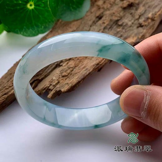 派瑞翡翠 翡翠手镯 糯冰 浅绿 商品图3