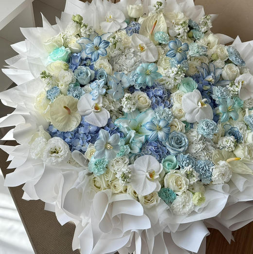 《冰雪女王》蓝白色巨型花束 商品图0