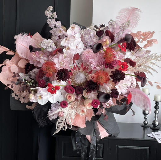 《倾国倾城》红帝王针垫蝴蝶兰重瓣百合超大号花束 商品图4