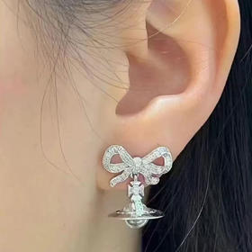 春日限定【抢先购】Vivienne西太后蝴蝶结透明球项链银色/耳饰银色 -mi_bba