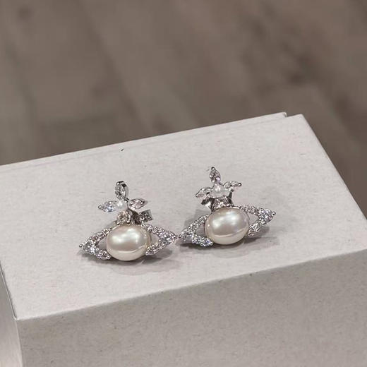 春日限定【抢先购】Vivienne西太后土星钻石珍珠项链银色/耳钉银色  西太后土星钻石珍珠项链金色/耳钉金色 -mi_bba 商品图10