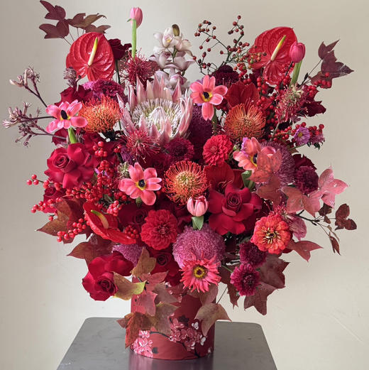 《蝶汐》帝王花针垫红掌冬青蕙兰花束 商品图3