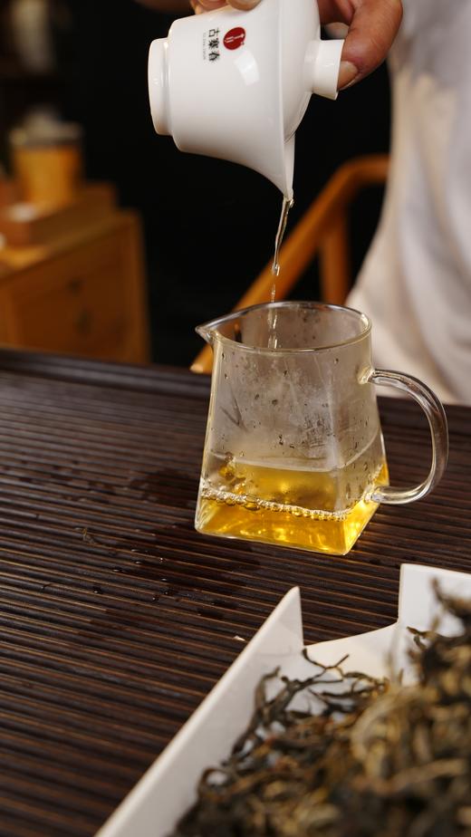 11月18日中午12点【冰岛老寨茶王地】【撞大运】2025年春茶冰岛老寨10号茶农：孔琪广场周边七仙女春茶 500克/份 商品图2