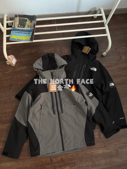 北面情侣款三合一拼色冲锋衣 商品图2