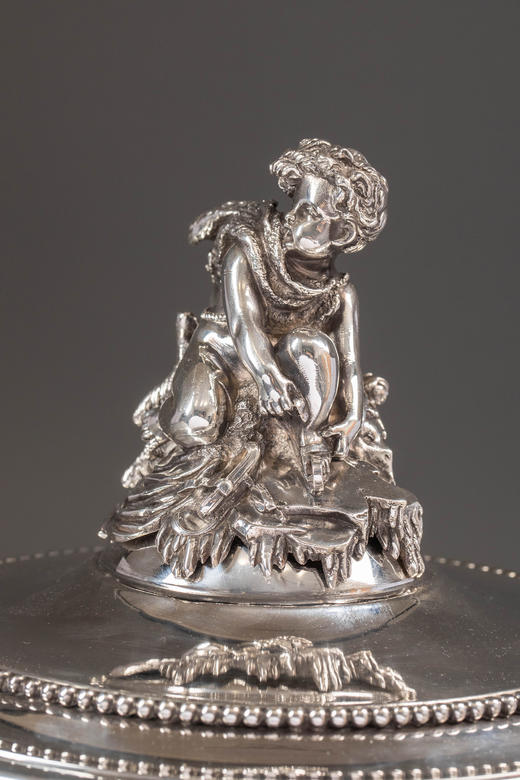 独角鹿西洋古董19世纪法国LEBRUN工坊出品古典天使奏乐主题镀银精雕双耳带盖餐盅 商品图7