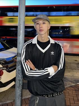 毒家，Adidas/阿迪达斯 Color系列薄款长袖，IZ4808   V领长袖