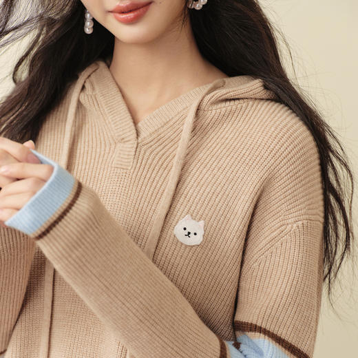 【严选】诗凡黎小狗绣花连帽针织连衣裙2025冬新款宽松慵懒直筒毛衣裙子7GB491061 商品图3