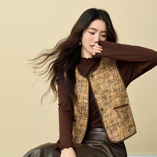 【11/19新品】熙世界巨好看的小香风马甲女秋冬设计感无袖坎肩背心外穿短款马夹 商品图4
