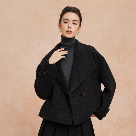 QH907斯尔丽2025新款滑爽软糯双面呢大翻领短款羊毛大衣 商品图10