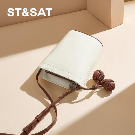 星期六复古撞色皮质编织装饰竖款水桶包SSD521A03Z 商品图1