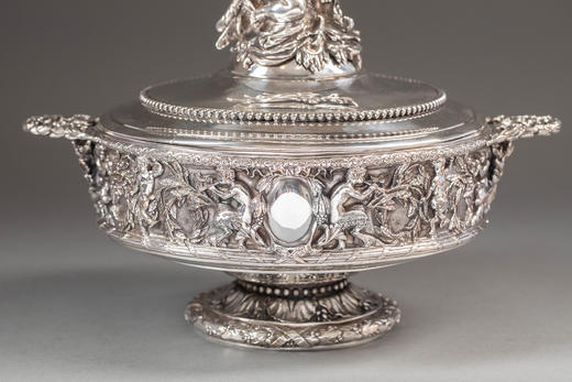 独角鹿西洋古董19世纪法国LEBRUN工坊出品古典天使奏乐主题镀银精雕双耳带盖餐盅 商品图4