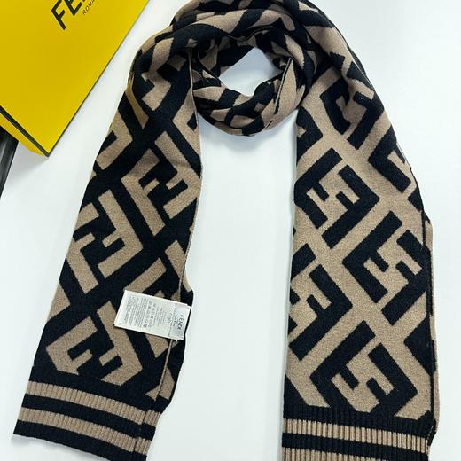 优选丨【礼盒礼袋】FENDI芬迪FF图案印花围巾 香港直邮 商品图11