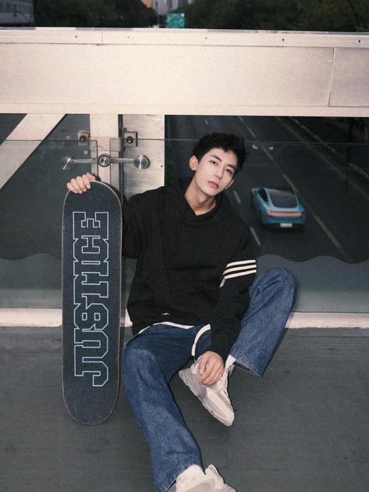 毒家！阿迪达斯三叶草男女同款连帽套头卫衣  HM1870-71 商品图2