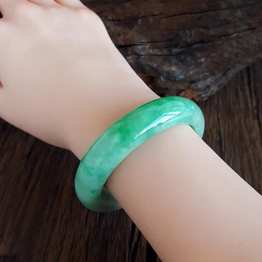 【天然正品】天然正桩细腻无纹裂细豆种飘阳绿54号翡翠手镯050425AH31 商品图8