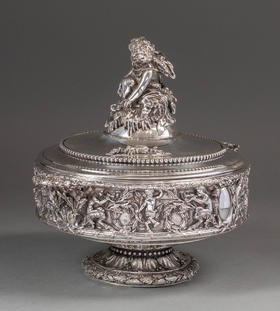 独角鹿西洋古董19世纪法国LEBRUN工坊出品古典天使奏乐主题镀银精雕双耳带盖餐盅