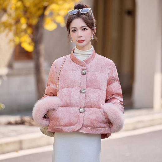 HR YJLY86850新年拜年服提花新中式白鸭绒羽绒外套狐狸毛 商品图1