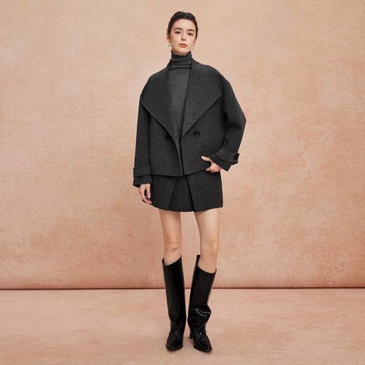 QH907斯尔丽2025新款滑爽软糯双面呢大翻领短款羊毛大衣 商品图8