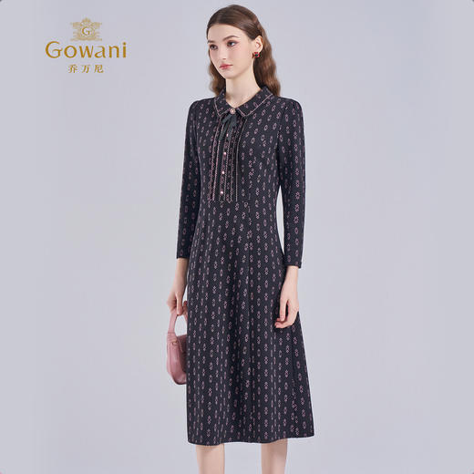 乔万尼2025冬新品收腰衬衫领印花长袖打底连衣裙ED4E716 商品图1