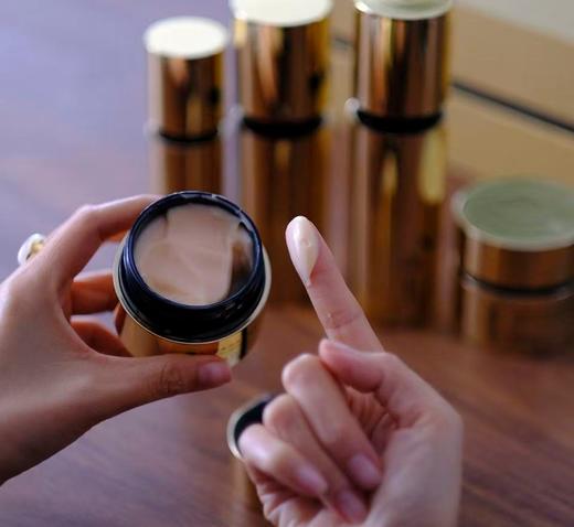 QUEEN高端女王套！ 抗衰紧致定制版五件套 套盒（含：精华水、精华乳、精华液、日霜、晚霜）! P K贵妇大品牌 商品图10