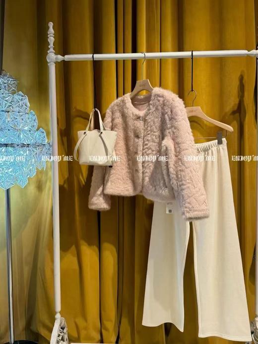 【门店同款】ENJOY冬季“暖冬软糖”四粒扣毛毛外套 167103052 商品图0