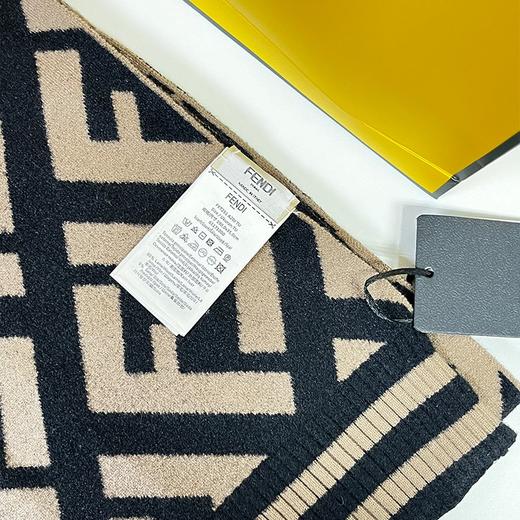 优选丨【礼盒礼袋】FENDI芬迪FF图案印花围巾 香港直邮 商品图4