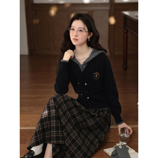 鹿向南「复古画册」黑色假两件长袖毛衣女秋冬新款学院风气质上衣 商品图4