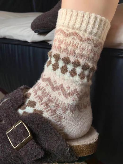 <曾小咸推荐> 费尔岛羊毛中筒袜 日常价89/4双！ 活动价49/4双！【预售款，预计3-15天发货】 商品图4