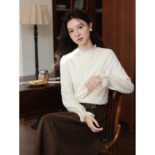 鹿向南「暖芯漫语」杏色半高领蕾丝打底衫女秋冬法式长袖衬衫上衣 商品图4