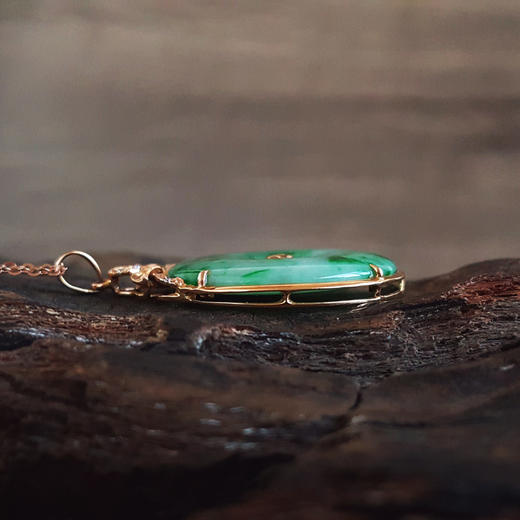 【天然正品】AU750玫瑰金镶钻镶天然细腻豆种青白含绿平安扣翡翠吊坠项链链长：45CM（长度可调节）031125TJ28 商品图7