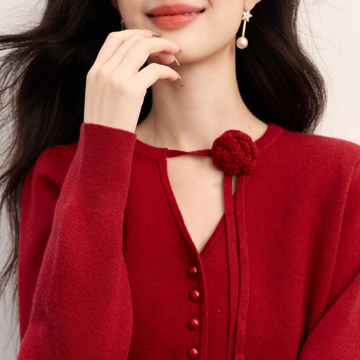 【11/19新品】熙世界氛围感立体花朵系带红色毛衣开衫女秋冬独特别致羊毛针织衫 商品图3