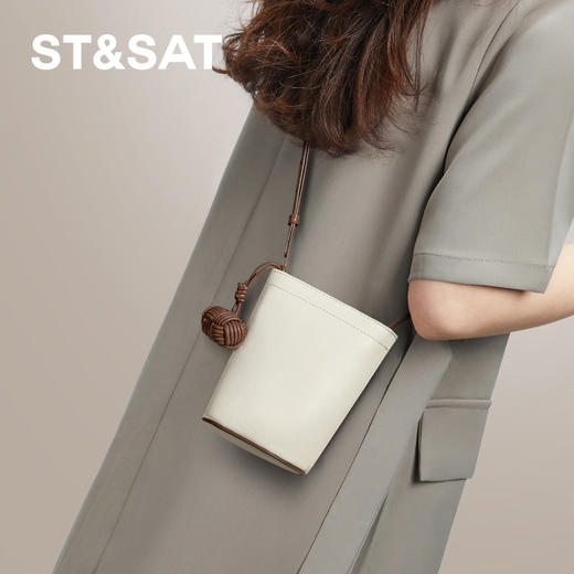 星期六复古撞色皮质编织装饰竖款水桶包SSD521A03Z 商品图2