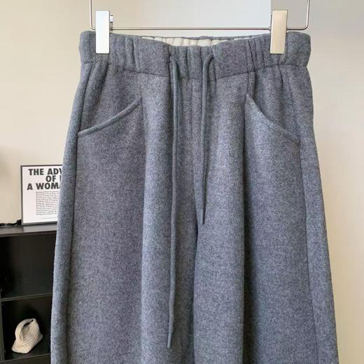 热卖款！【冬季银狐绒加厚弯刀裤】客供面料 手感软糯厚实 内里银狐绒保暖抗寒 整体很有肌理感 层次十足 上身百搭不挑人 商品图2