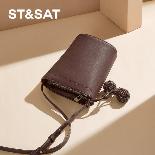 星期六复古撞色皮质编织装饰竖款水桶包SSD521A03Z 商品图4