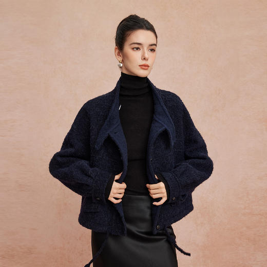 QH911斯尔丽25新款含苏力羊毛颗粒质感宽松斗篷感配同面料时尚羊毛大衣 商品图6