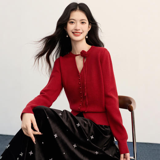 【11/19新品】熙世界氛围感立体花朵系带红色毛衣开衫女秋冬独特别致羊毛针织衫 商品图1