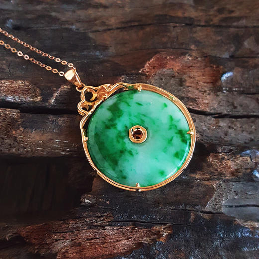 【天然正品】AU750玫瑰金镶钻镶天然细腻豆种青白含绿平安扣翡翠吊坠项链链长：45CM（长度可调节）031125TJ28 商品图6