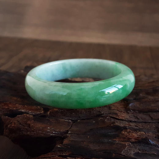 【天然正品】天然正桩细腻无纹裂细豆种飘阳绿54号翡翠手镯050425AH31 商品图5