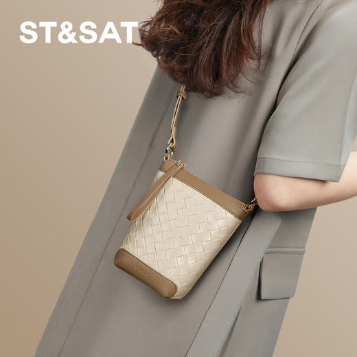 星期六时髦编织拉链水桶包SSD521A05J 商品图1