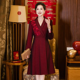 2025秋新款妈妈礼服 西装领绣花婚庆婚宴喜婆婆连衣裙
