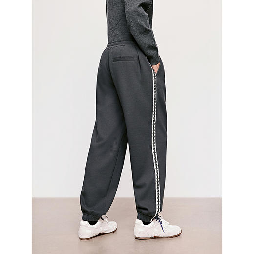 GXG男装 侧织带束脚长裤华夫格肌理休闲裤男卫裤 2025年冬季新品 商品图3