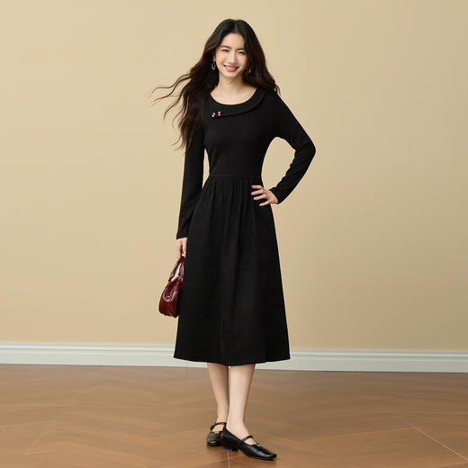 【年货节】熙世界优雅赫本风黑色针织连衣裙女冬季新款法式配大衣的掐腰裙子 商品图4