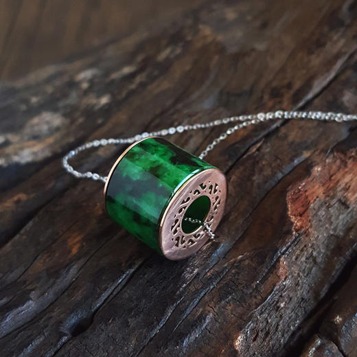 【天然正品】AU750玫瑰金镶天然细腻豆种满绿路路通翡翠吊坠项 链长：45CM（长度可调节）031125TJ29 商品图5