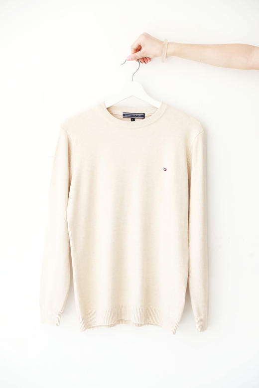 基础针织毛衣，胸口小标刺绣。正肩圆领亲肤纯色长袖毛衣C111888 商品图9