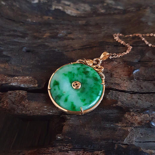 【天然正品】AU750玫瑰金镶钻镶天然细腻豆种青白含绿平安扣翡翠吊坠项链链长：45CM（长度可调节）031125TJ28 商品图5